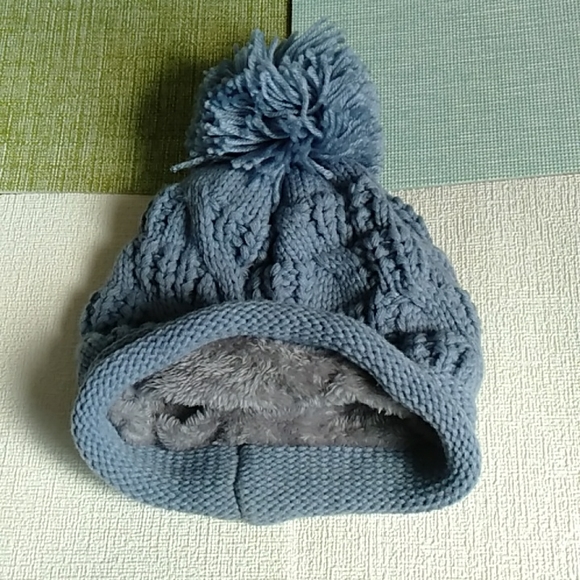 NWOT Winter hat very warm - Picture 2 of 4